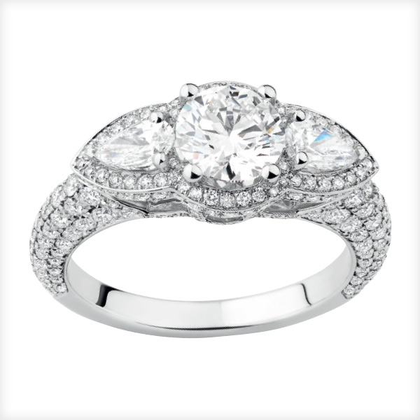 Bague « Queen » Or blanc et diamants.