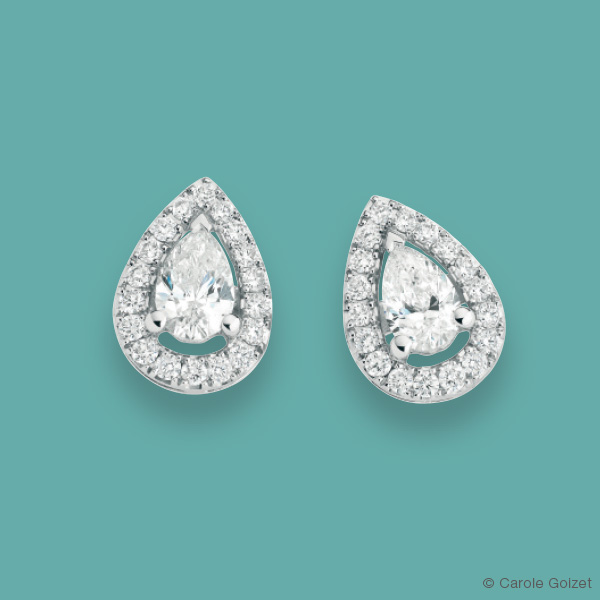 Boucles d’oreilles « Entourage » Or gris et diamants taille poire