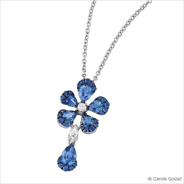 Collier « Pensée » Or blanc saphirs bleus et diamants.